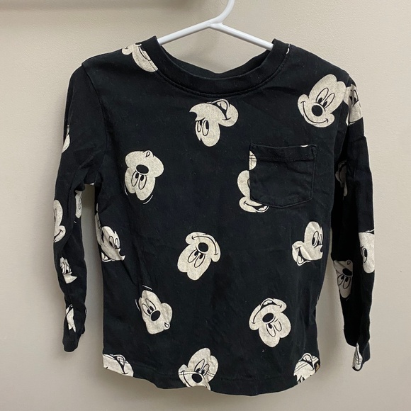 Mickey Mouse Top 💛2 for 10💛 - Picture 1 of 2